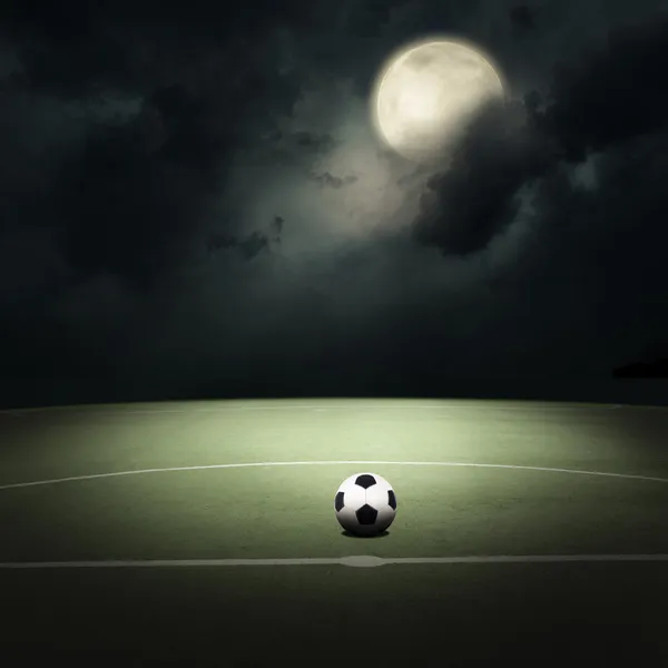 Футбольне поле на місячному світлі — стокове фото