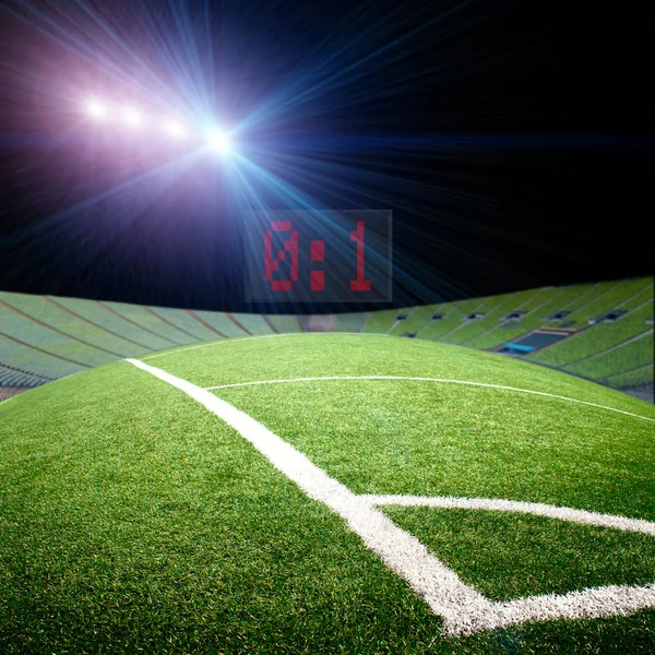 Terrain de football avec les projecteurs — Photo