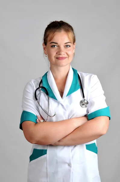 Female Medical Doctor Crossed Arms White Teal Uniform Stethoscope Grey — Stock Fotó