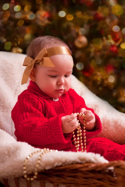 Meisje van de baby in kerstfeest slijtage — Stockfoto