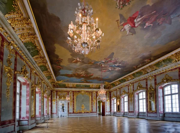 Wnętrze sali balowej w pałacu Rundāle — Zdjęcie stockowe