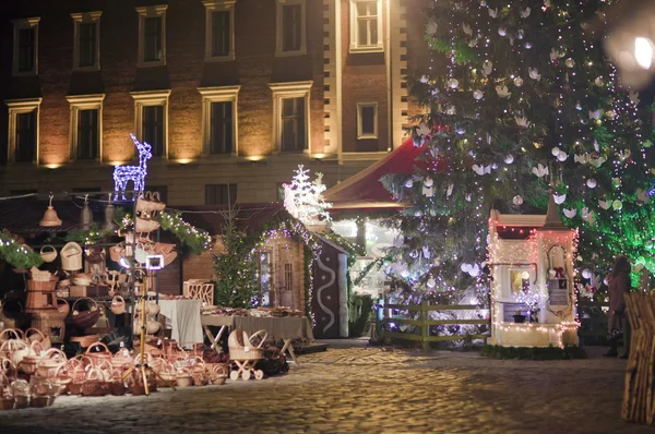 Πλατεία στη Ρίγα στο χριστουγεννιάτικο φωτισμό — Φωτογραφία Αρχείου