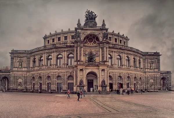 O Semperoper no dia nublado, Dresden — Fotografia de Stock