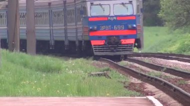 Tren geliyor