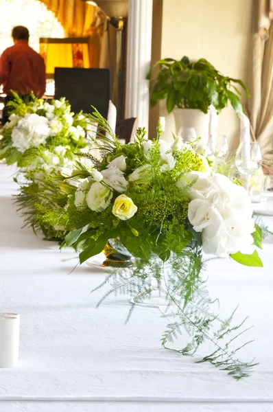 Düğün için çiçek süslemesi. — Stok fotoğraf