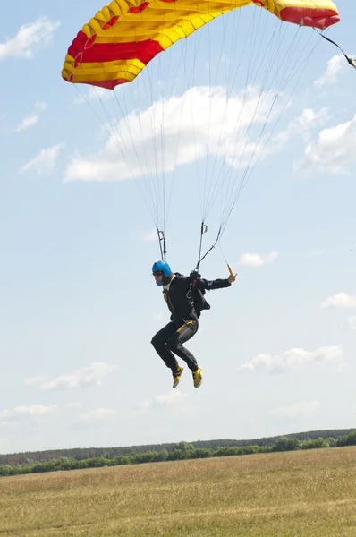 Salto de pára-quedas — Fotografia de Stock