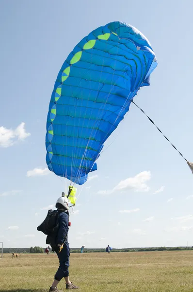 Fallschirmsprung — kostenloses Stockfoto