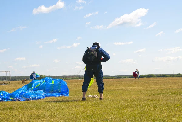 Salto en paracaídas — Foto de Stock