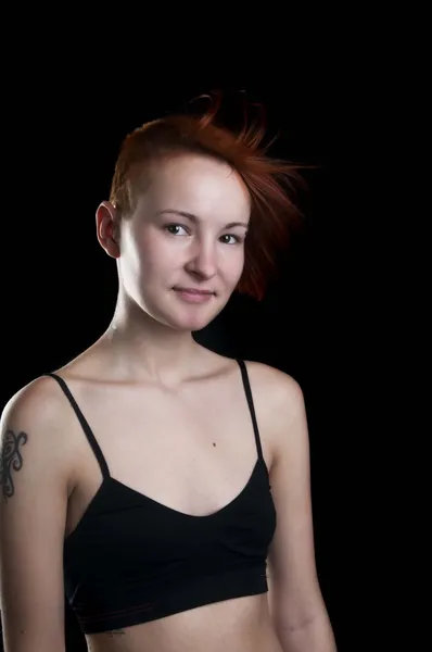 Vrouw met kort rood haar in zwarte ondergoed — Stockfoto