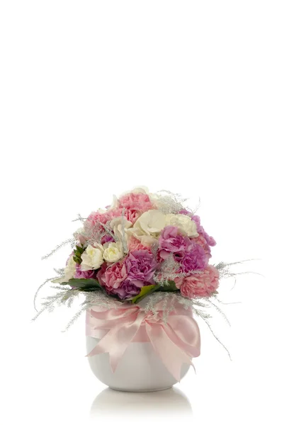 Mazzo di fiori freschi in vaso — Foto Stock