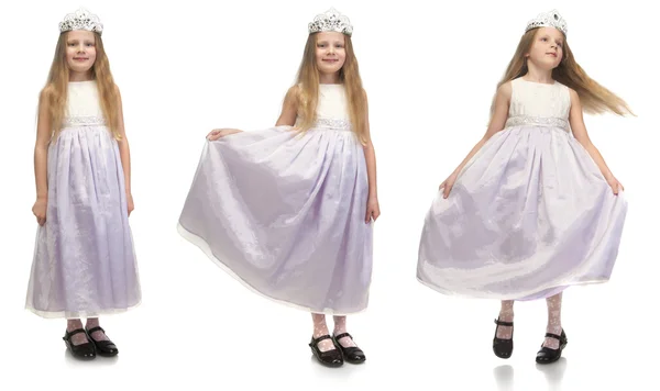 Маленька мила дівчинка в білій сукні — стокове фото