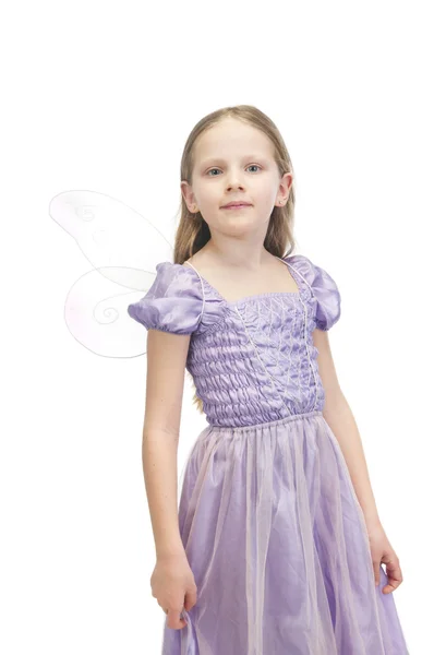 Kleines süßes Mädchen im lila Kleid — Stockfoto