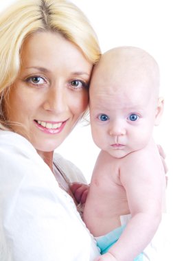 Mutlu anne ve küçük kızı.