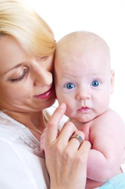 Mutlu anne ve küçük kızı.