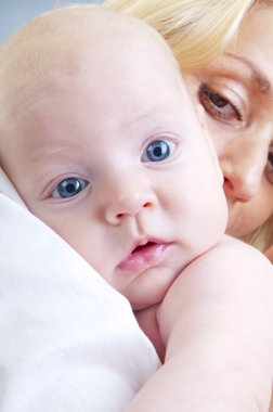 Mutlu anne ve küçük kızı