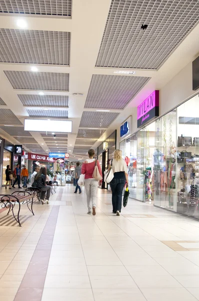 Interior de um shopping — Fotografia de Stock