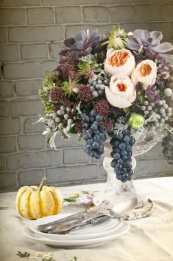 çiçek dekorasyonu ile Tablo ayarı