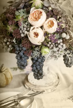 çiçek dekorasyonu ile Tablo ayarı