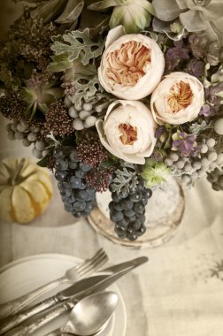 çiçek dekorasyonu ile Tablo ayarı