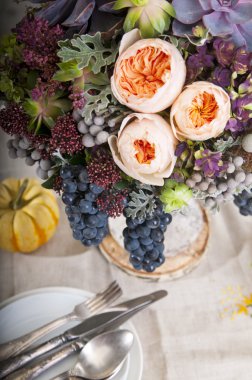 çiçek dekorasyonu ile Tablo ayarı