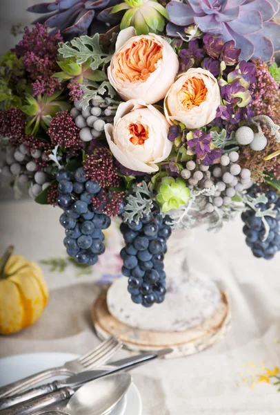 çiçek dekorasyonu ile Tablo ayarı