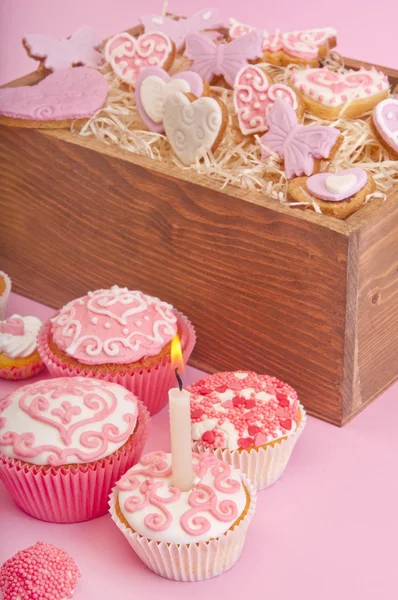 Muffins en? ookies voor Valentijnsdag — Stockfoto