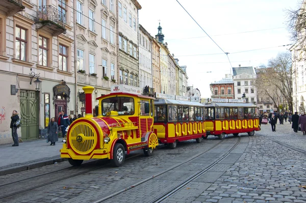 Tourist tram, Rynok square, Lvov — Stock Photo, Image