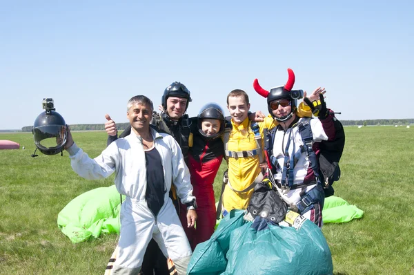 Borodianka, kiev-2 maj 2012: fallskärmshoppare, på maj 2, 2012, borodianka, Ukraina — Stockfoto