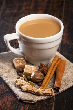 Masala çay baharatlar ile