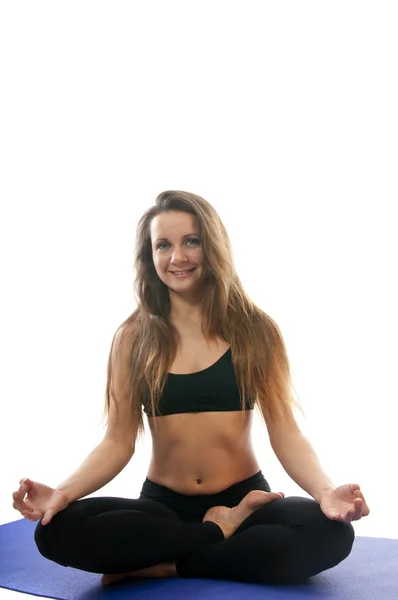 Mujer joven en Easy Pose (Sukhasana ) —  Fotos de Stock