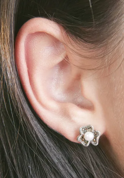 Silver earrings with marcasite and pearls — Stock Photo, Image