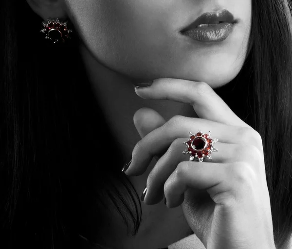 Silver earrings and ring with garnets — Stock Photo, Image