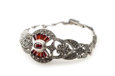 gümüş bilezik ve küpeler Garnet gemstone ile