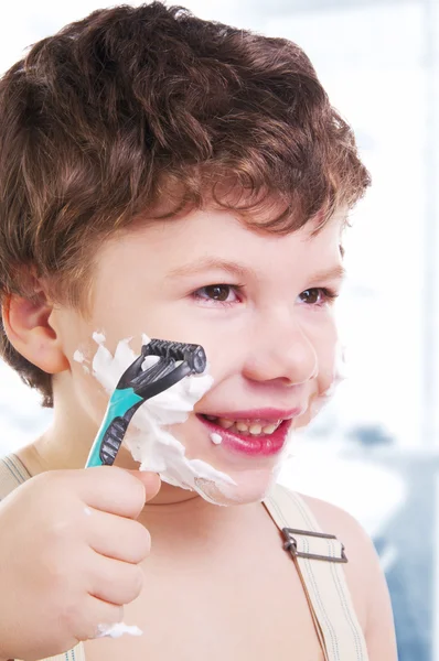 Adorable sonriente afeitado niño — Foto de Stock