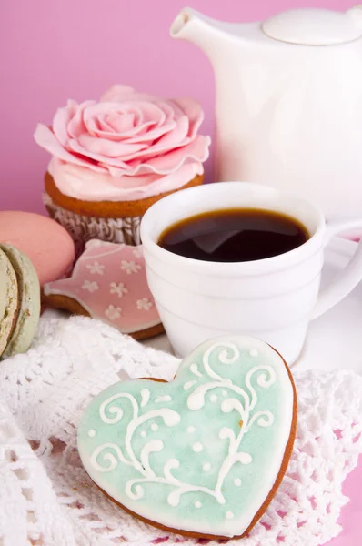 Sweet bisquit and coffee — Stock Photo, Image