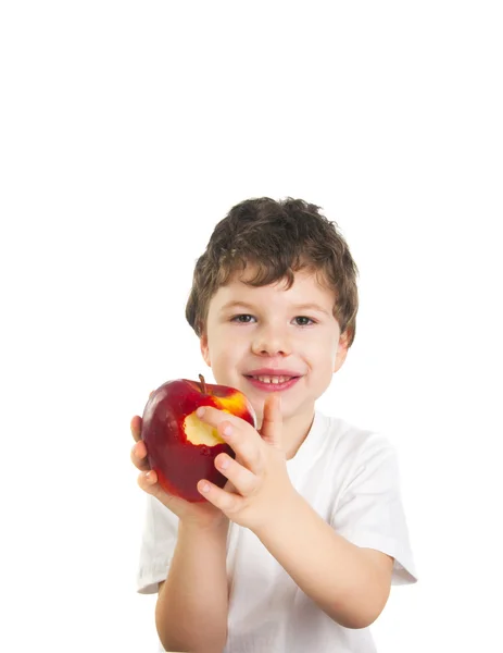 Милий хлопчик читає яблуко — стокове фото