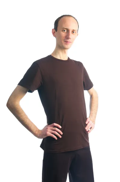 Alto homem magro em t-shirt marrom — Fotografia de Stock