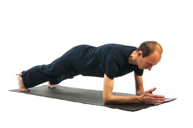 adam geçiyoruz dandasana konumunda