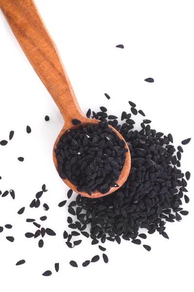 Nigella sativa kaşık içinde yığını — Stok fotoğraf