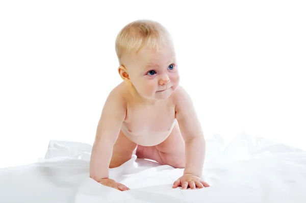 床に忍び寄る女のかわいい赤ちゃん — ストック写真