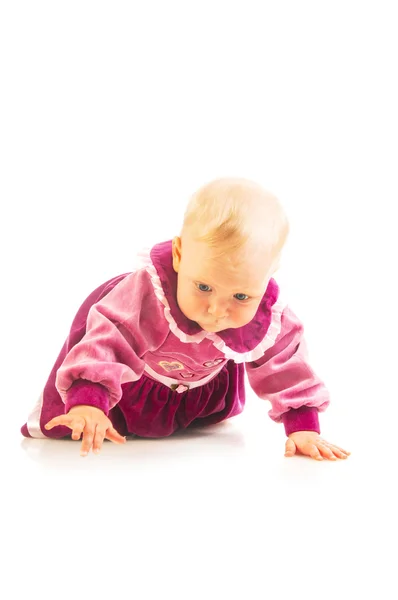 Bebé niña en vestido arrastrándose en el suelo —  Fotos de Stock