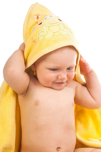 Criança pequena em capuz amarelo — Fotografia de Stock