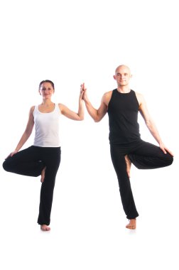 Çift vrikshasana poz