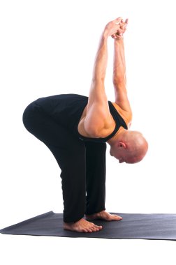 adam yukarı doğru ileri pas poz (urdhva uttanasana)