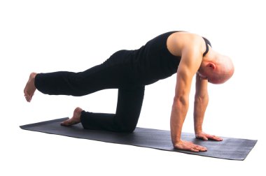 delikanlı marjaryasana poz