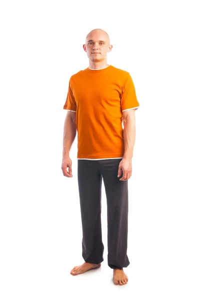 Sportovní holohlavý muž v oranžovém tričku — Stock fotografie