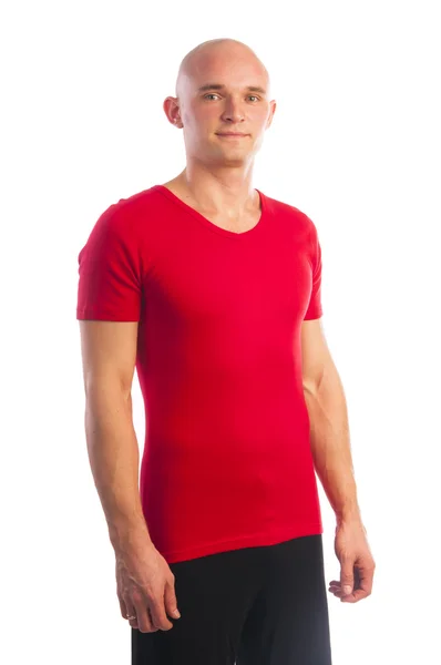 Jeune homme chauve sportif en t-shirt rouge — Photo