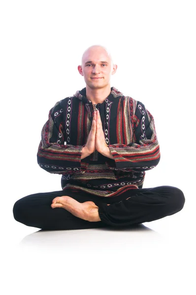 Holohlavý muž v snadné jóga pozice — Stock fotografie