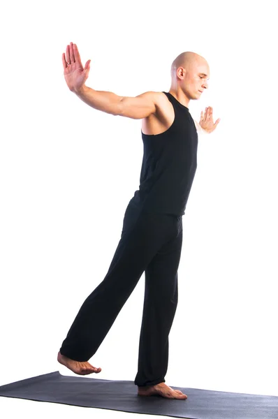 Mann in Vrikshasana-Pose — Stockfoto