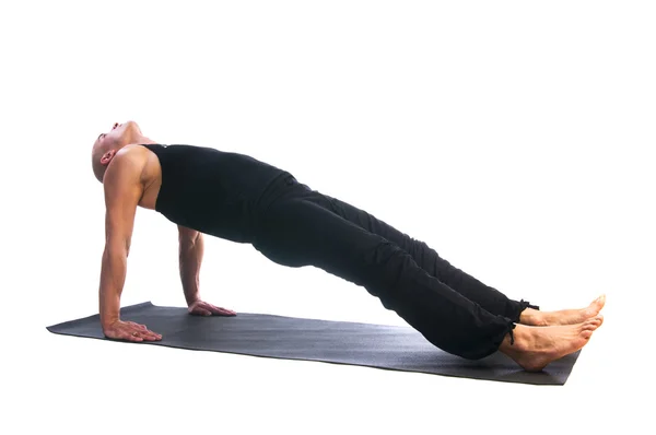Mannen i purvottanasana yoga position — Stockfoto